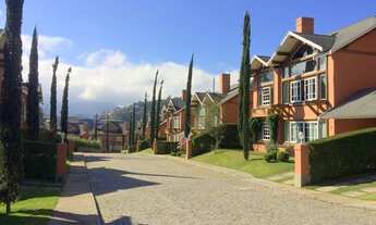 Imagem: Casa semi nova com 4 quartos (2 suítes)