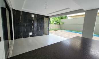 Imagem 7: Casa de condomínio sobrado para venda tem 335 metros quadrados com 5 quartos