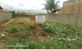 Imagem 3: Lote plano ,com asfalto e vizinhos em ambos os lado, Bairro Bela São Pedro