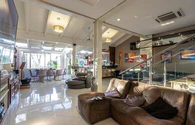 Imagem 5: Casa de condomínio para venda possui 382 metros quadrados com 4 quartos