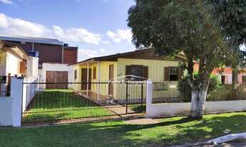 Imagem 2: Casa de madeira, conta com 02 dormitórios, sala, cozinha, banheiro social, área de serviço