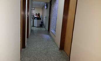 Imagem 3: Casa duplex comercial de 260 m2, com 5 quartos, 6 vagas no Espinheiro