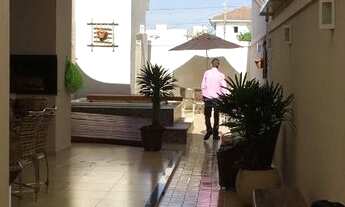 Imagem 4: Casa de condomínio para venda possui 232 metros quadrados com 3 quartos