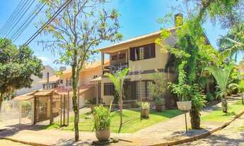 Imagem 2: Casa com Piscina, 260m², 4 dormitórios, 3 vagas, em Espírito Santo - Porto Alegre - RS