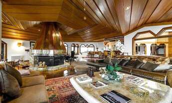 Imagem 3: Casa à venda em Campos do Jordão, Nova Capivari. Vista exuberante, piscina aquecida, área