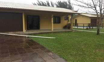 Imagem: Casa com 2 terrenos e piscina