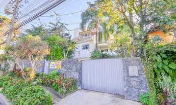 Imagem 5: Casa para venda possui 271 metros quadrados com 3 quartos em Seminário - Curitiba - PR