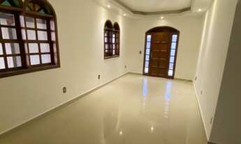 Imagem 2: Casa para venda possui 250 metros quadrados com 3 quartos em Vila Belém - Contagem - MG