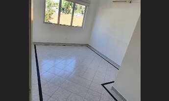 Imagem 2: Conjunto de 6 salas com recepção e estacionamento. banheiros nas salas e para visitantes