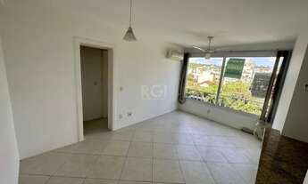 Imagem 3: Apartamento desocupado de um dormitório, 46M², com garagem no bairro Menino Deus em Porto