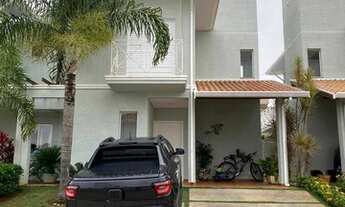 Imagem 5: Casa de condomínio para aluguel e venda possui 174 metros quadrados com 3 quartos