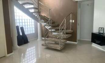 Imagem 4: Oportunidade. Linda casa 4 quartos, sendo 3 suítes, condomínio nobre. Ótimo local. Valor r