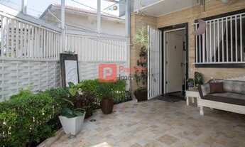 Imagem 3: Sobrado à venda, com 195m², recém reformado, com 03 dormitórios e 02 vagas de garagem, na