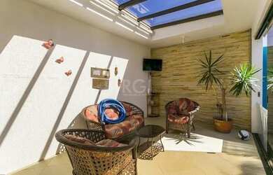 Imagem 3: Excelente casa em condomínio com 3 suítes, piscina e 3 vagas de garagem