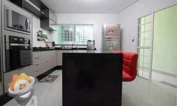 Imagem 2: Casa à venda com 150m², 3 quartos e 3 vagas