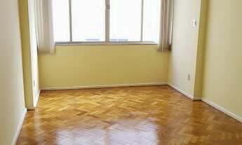 Imagem 1: Apartamento para venda tem 75 metros quadrados com 2 quartos em Copacabana - Rio de Janeir