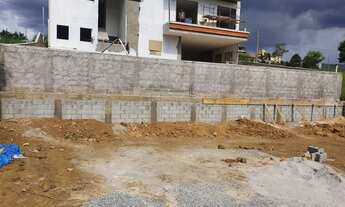 Imagem 6: Terreno disponível para contrução, feito muro de arrimo está com terraplanagem pronto para