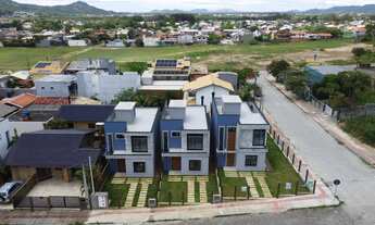 Imagem 2: Imperdível casa à venda em Garopaba-SC, bairro Ferraz: 3 quartos, 2 suítes, 3 salas, 3 ban