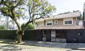 Imagem 4: Casa a venda no bairro Guarujá com 4 dormitórios, piscina e salão de festas
