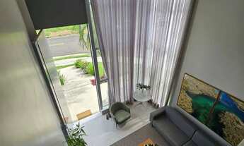 Imagem 3: Casa de Alto Padrão com Suíte Master, Jacuzzi e Energia Solar