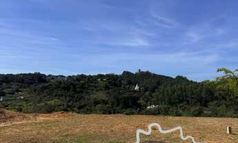 Imagem 2: TERRENO 785 M² COM LINDA VISTA PARA O CASTELO DA VILA MEDIEVAL EM SÃO JOSÉ DOS CAMPOS!