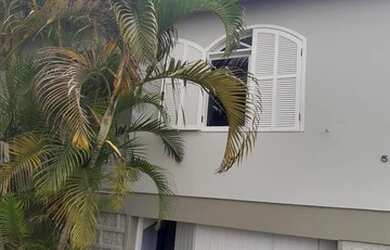 Imagem 2: Vendo casa de alvenaria com 242 metros de área construída, excelente localização