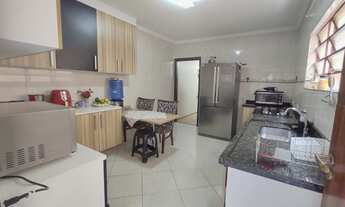 Imagem 7: Sobrado para venda tem 240 metros quadrados com 3 quartos