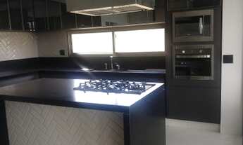 Imagem 7: Casa de condomínio sobrado para venda possui 400 metros quadrados com 4 quartos