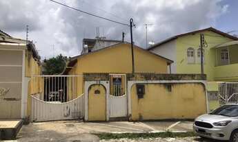 Imagem 2: Casa para venda possui 330 metros quadrados com 3 quartos em Centro - Santo Antônio de Jes