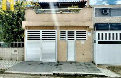 Imagem 2: Casa em São Vicente - Vila São Jorge toda modernizada de 3 dormitórios ótima localização