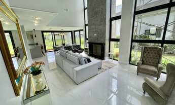 Imagem 6: Sobrado em condomínio fechado de 4 suítes, finamente mobiliado e decorado!