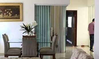 Imagem 6: Casa de condomínio para venda possui 232 metros quadrados com 3 quartos