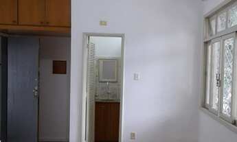 Imagem 2: Prédio pequeno junto à Praça Afonso Pena