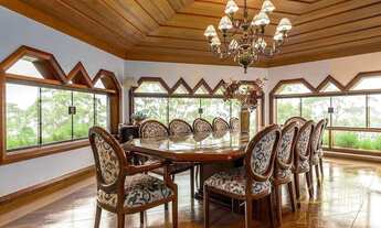 Imagem 7: Casa à venda em Campos do Jordão, Nova Capivari. Vista exuberante, piscina aquecida, área