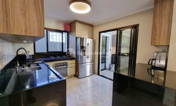 Imagem 2: Casa de condomínio para venda possui 228 metros quadrados com 3 quartos