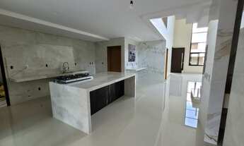 Imagem 6: Casa de condomínio sobrado para venda tem 335 metros quadrados com 5 quartos