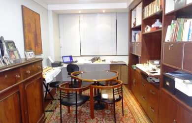 Imagem 7: 3 Suítes, 230 m² - Varanda - Nascente - Armários - Climatizado - Quarto de Serviço - 3 Vag