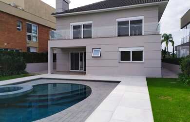 Imagem 2: Vendo lindíssima casa 387 m² com 5 suítes no condomínio clube ,fácil acesso a Porto Alegre