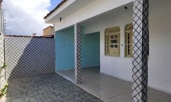 Imagem 3: Casa para venda possui 225 metros quadrados com 3 quartos em Aeroporto - Aracaju - SE