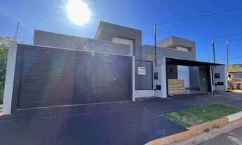 Imagem 2: Belíssima casa Alto Padrão com Piscina no Rita Vieira I