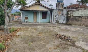 Imagem: Terreno à venda com uma casa antiga, 300
