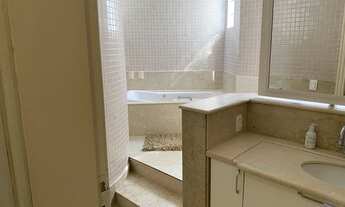 Imagem 7: Casa para aluguel e venda possui 300 metros quadrados com 4 quartos.