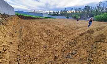 Imagem 3: Terreno disponível para contrução, feito muro de arrimo está com terraplanagem pronto para