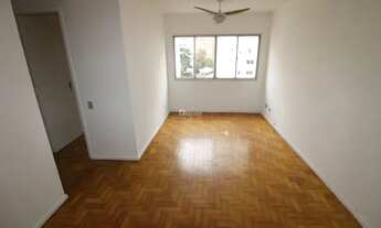 Imagem 2: Oportunidade única, apartamento bem localizado e andar médio, são 2 dorm. e 1 vaga de gara