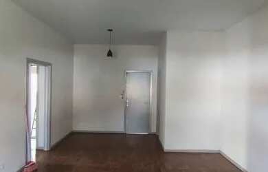 Imagem 5: Sobrado com 4 dormitórios para alugar por R$ 2.450,00/mês - Zona 07 - Maringá/PR