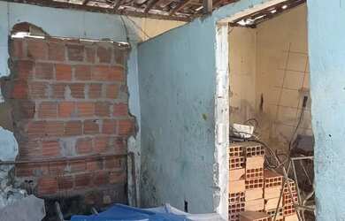 Imagem 7: Casa para reformar 4x7