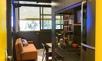 Imagem 2: Studio pé direito alto, mobiliado