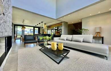 Imagem 5: Sobrado com piscina beira lago, mobiliado e decorado..