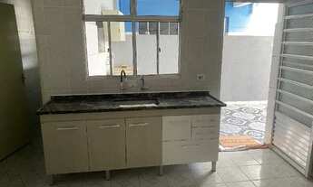 Imagem 5: Sobrado Amplo no Jardim Peri - 2 Quartos, 2 Banheiros, Sala e Cozinha Grandes + Quintal