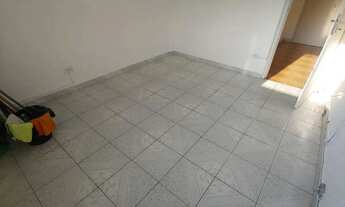 Imagem 3: Bom apartamento 2 dormitórios localizado a apenas 250 m da estação São Joaquim do metrô